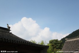 蓝天屋檐