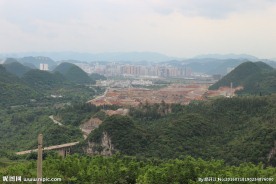 建设中的兴义市