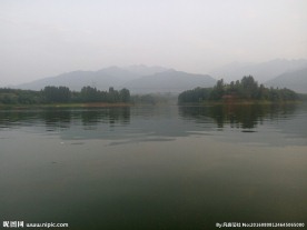 水库中的小岛
