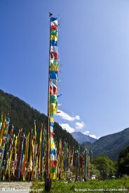 经幡飘荡