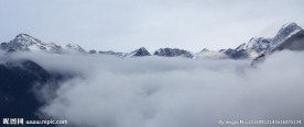 云海绕山头