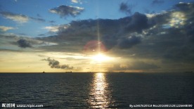 金色夕阳大海