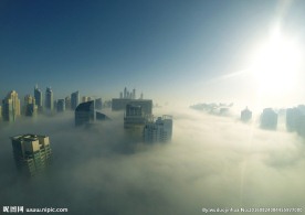 云雾缭绕的城市