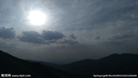 山间日出