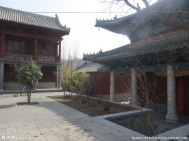 卢岩寺内景