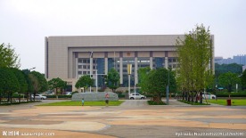 省政府大门前