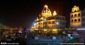 夜色中的人们