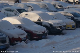 车上的雪