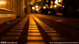 夜色下的街道