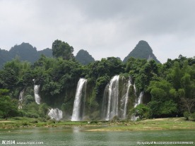 越南板约瀑布风景
