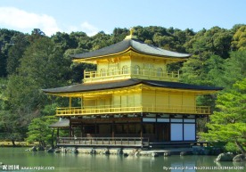 湖边的建筑