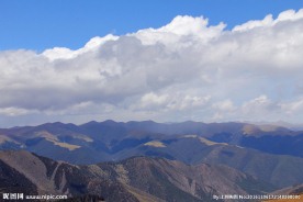 蓝天白云大山风景