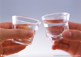 碰杯