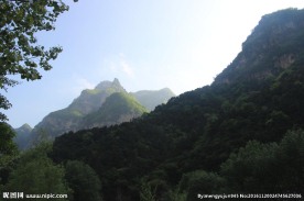 春天山峰