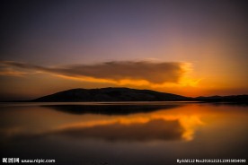 黄昏的夕阳倒影