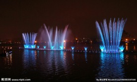 夜晚喷泉