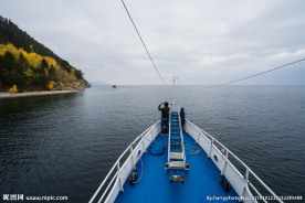 碧水行舟
