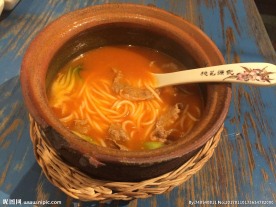 酸汤肥牛面