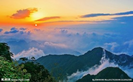 日出三清云飞扬