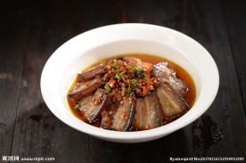 豆辣蒸腊肉