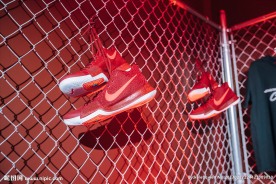 NIKE休闲运动鞋宣传广告
