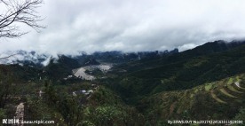 群山中的小村庄