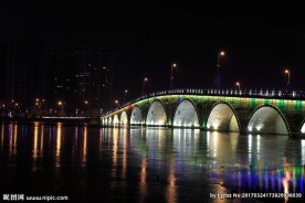 夜幕下的天地桥