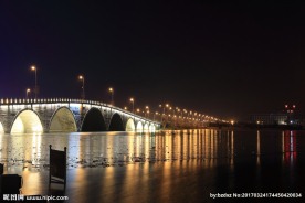 夜幕下的天地桥