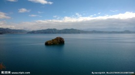 泸沽湖下的岛