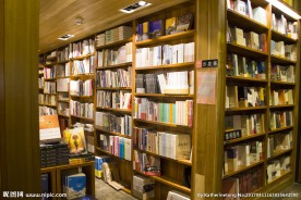 书店里的沙发客