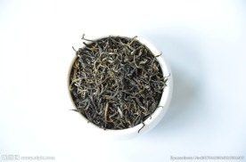 杯装黄茶图