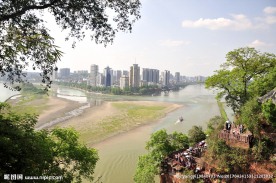 五彩乐山城