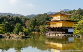 湖边的建筑