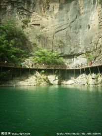 八泉峡