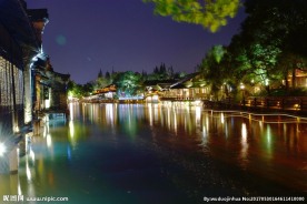 小镇夜色美景