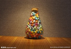 灯光下的许愿瓶