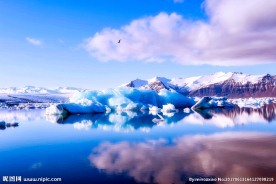 雪山湖泊