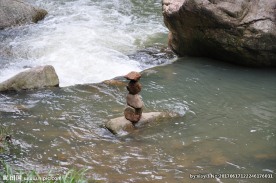 水中石头
