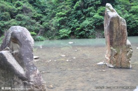 水中石头