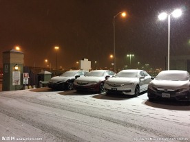 雪夜汽车
