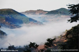 云山雾海延安宝塔蟠龙