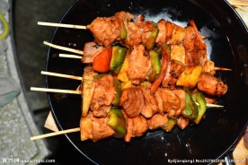 鲜嫩美味烤肉串图片