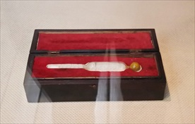 仪器