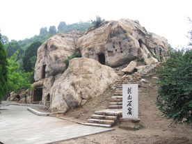 龙山石窟