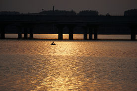沈阳丁香湖 黄昏 湖面
