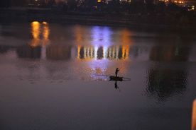 夜色孤舟