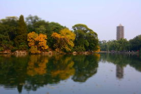 北大未名湖与博雅塔
