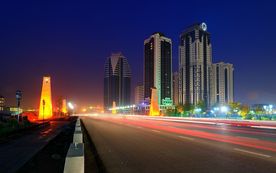 道路高楼夜景拍摄