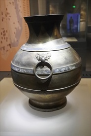 青铜器罐子