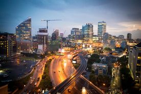 夜色下的城市道路